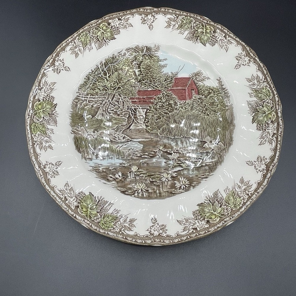 Johnson Brothers FRIENDLY VILLAGE Dinner Plate Lily Pond GREAT CONDITION
